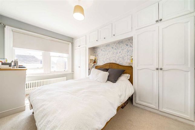 Top Floor Flat, 55, Percy Road, London photo 4