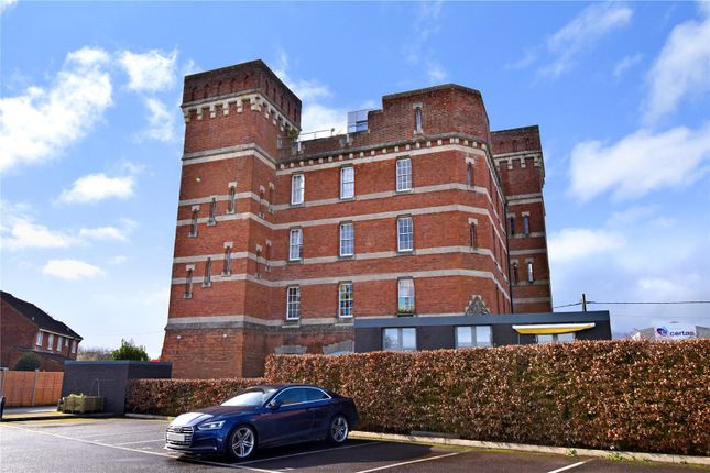 Flat for sale in London Road, Devizes, Wiltshire