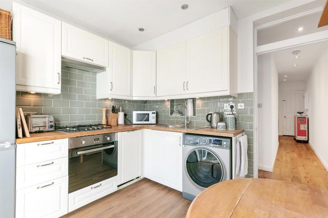 Flat for sale in Crofton Road, Camberwell, London