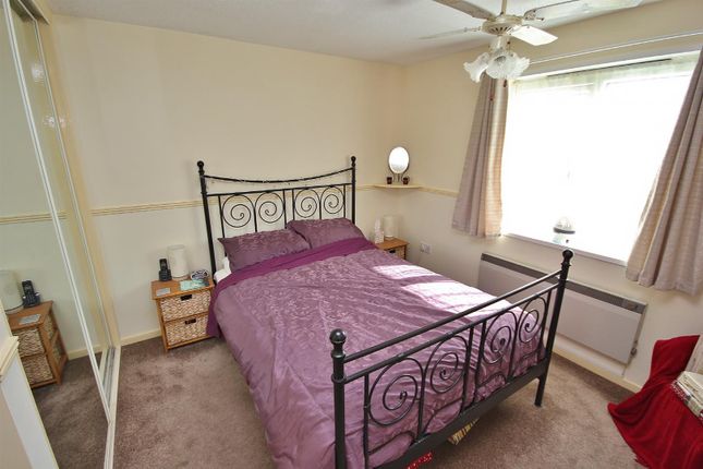 28, Carnaby Close, Huntingdon photo 3