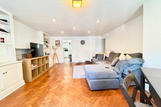 111a Mount View Road, London photo 2