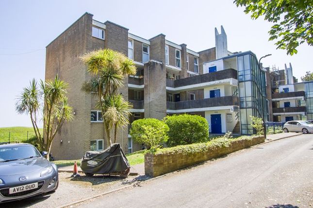 2-bed flat on 29, Clwyd, Northcliffe, Penarth, £215,000