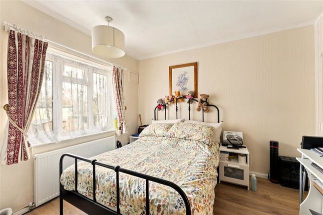 135, Dursley Road, London photo 4