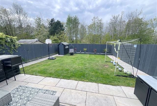 11, Fox Lane Court, Sheffield photo 2