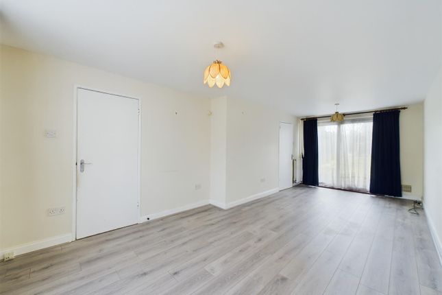 Baker Close, Crawley photo 2