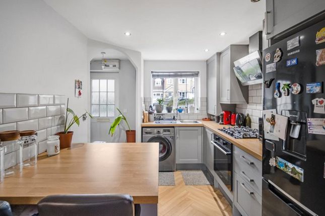 22, Trem-yr-Efail, Ystrad Mynach photo 4