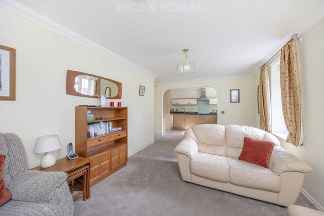 40 The Firs, Firs Close, Esher photo 2