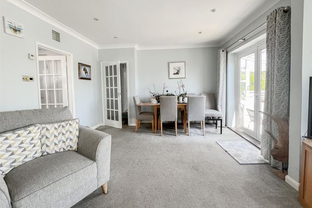 114, Fairlight Road, Hastings photo 4
