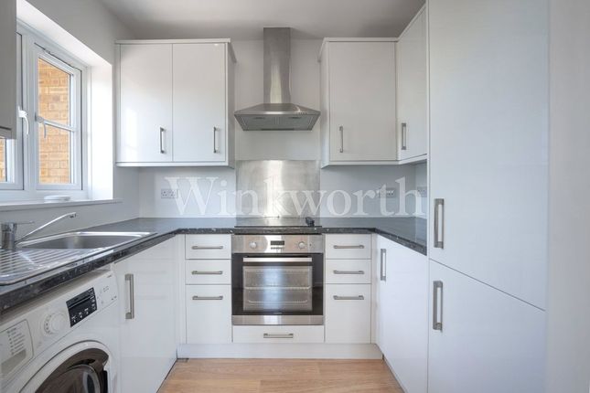 19, Woodvale Way, London photo 4