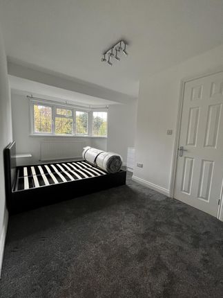 Gunnersbury Avenue, London photo 5