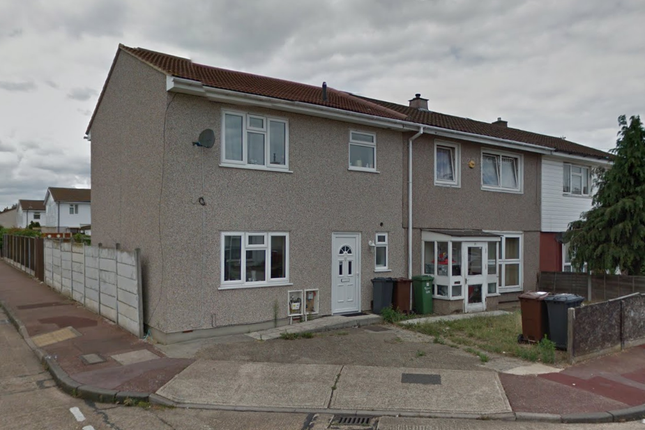 3 bed semi-detached house to rent in Boleyn Gardens, Dagenham