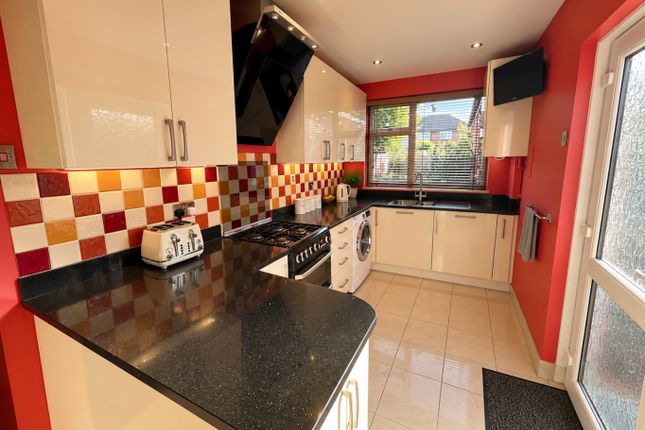 3, Longfield Drive, Luton photo 4