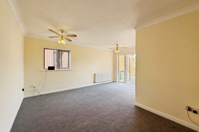 8, Hillside Close, Evesham photo 4