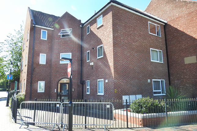 Thumbnail Flat to rent in Lawson Court, High Street