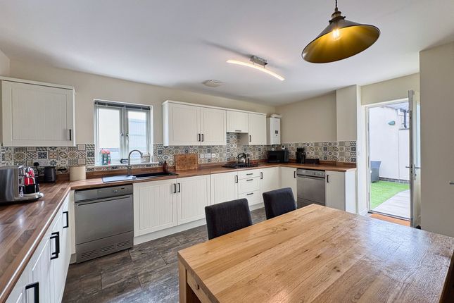 19 Heathland Way, Neath photo 4