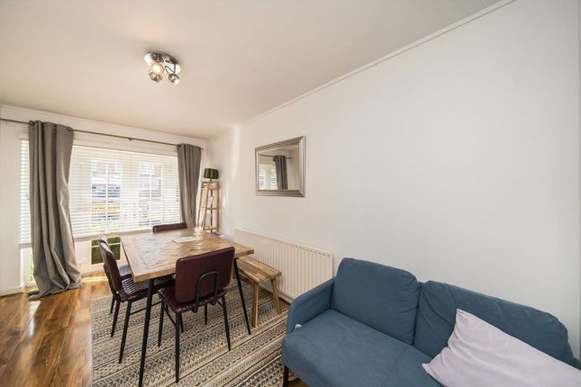 4, Selsdon Close, Surbiton photo 2