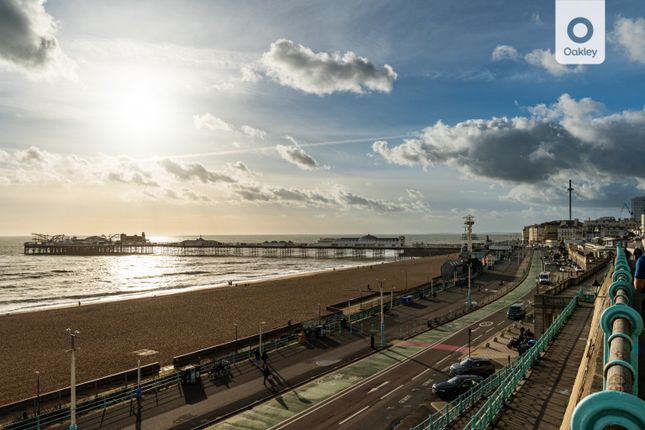 Flat 37, Chain Pier House, Brighton photo 2