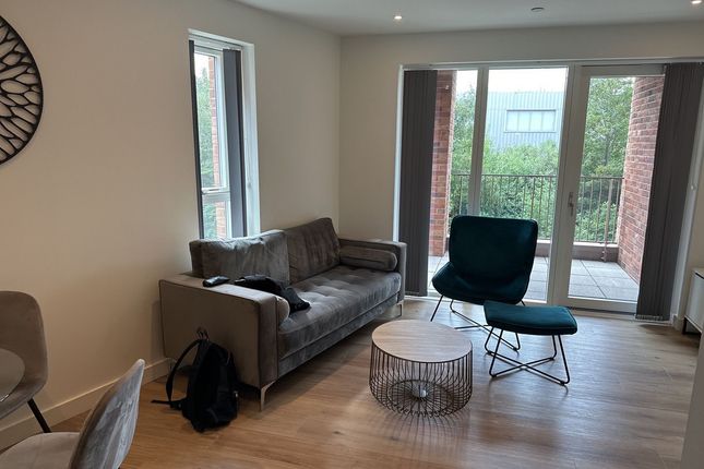 Flat to rent in Mary Neuner Road, London