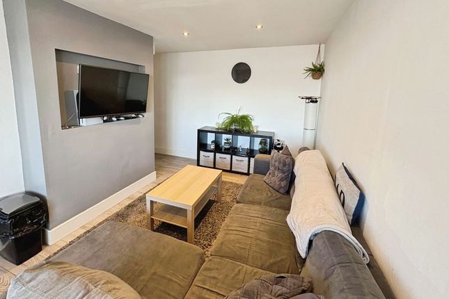 128, Hadrian Court, Newcastle Upon Tyne photo 3
