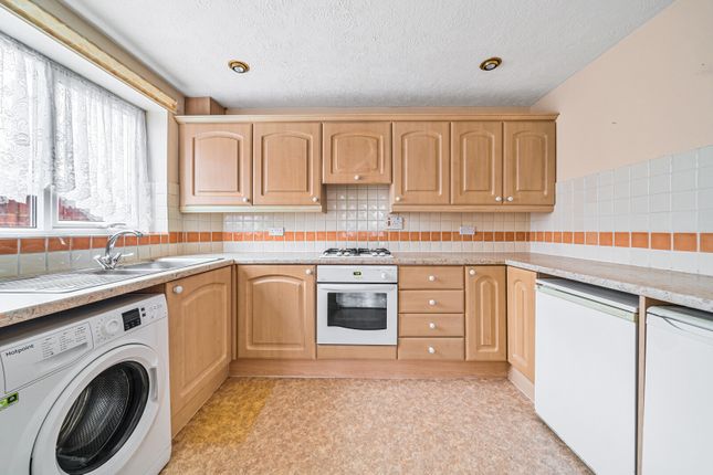 1 Sampson Court,, Linden Way, Shepperton photo 2