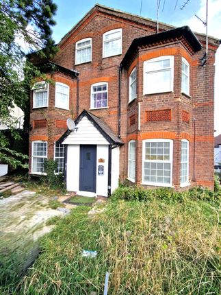 One Bedroom Ground Floor Flat Available To Rent Located On Napier Road In Luton