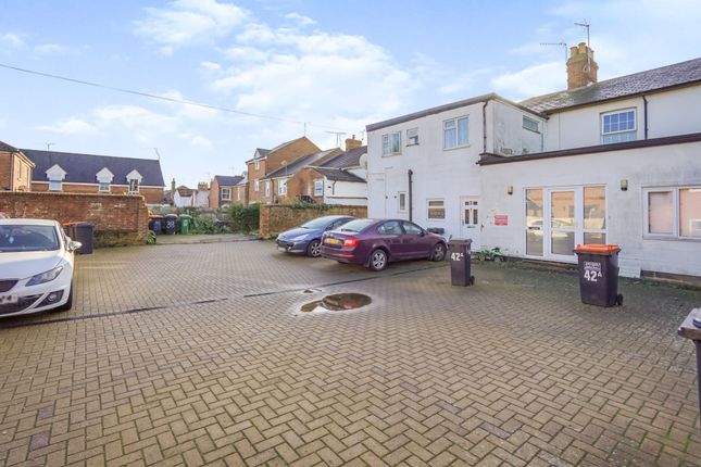 Flat for sale in New Road, Linslade, Leighton Buzzard