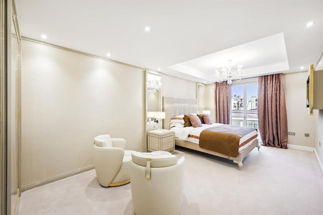 Flat for sale in Lancelot Place, London