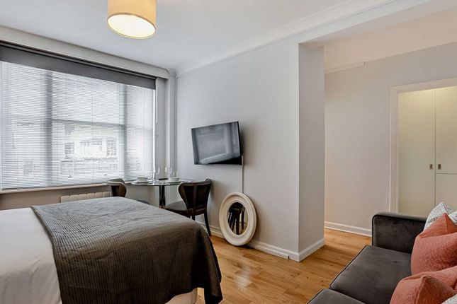 Duplex to rent in Hill Street, London