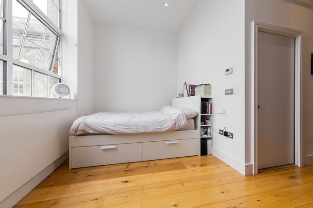 Flat 340, 139, Clapham Road, London photo 4