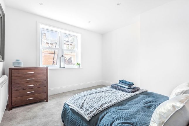 Apt 2, Station House, Ashtead photo 4