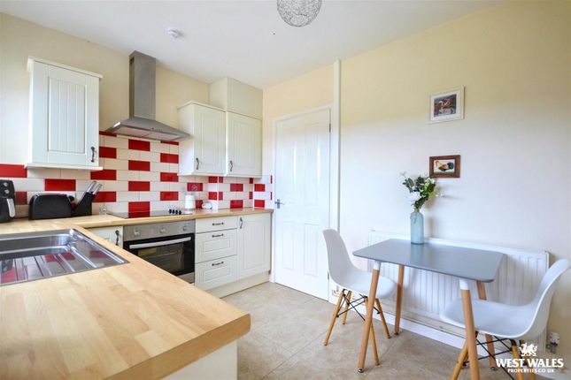 127, Maesglas, Cardigan photo 4