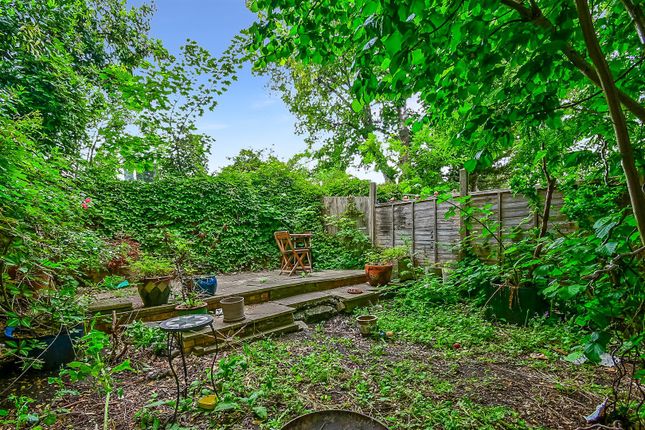 Flat A, 32, Mosslea Road, London photo 4