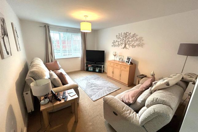 Flat for sale in Priestfields, Leigh