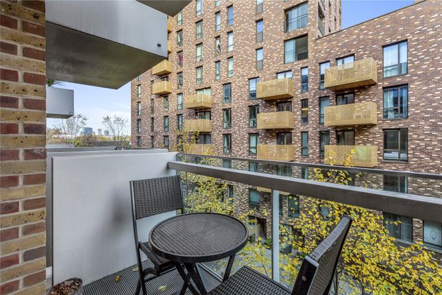 Flat 12, 8, Nelson Walk, London photo 4