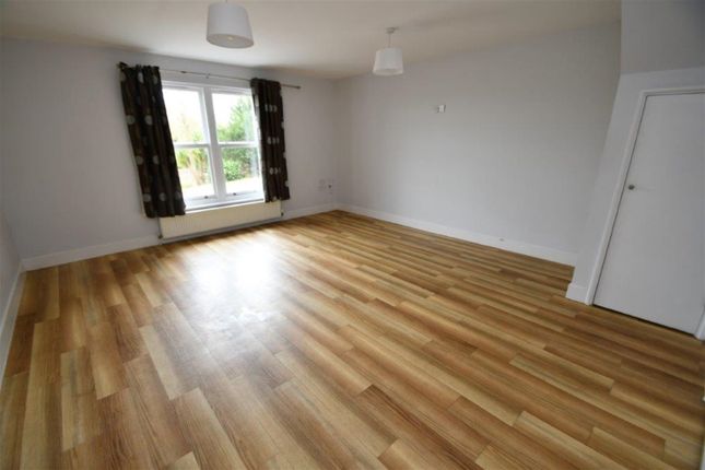 13 Bicton Croft, Deanery Road, Godalming photo 4