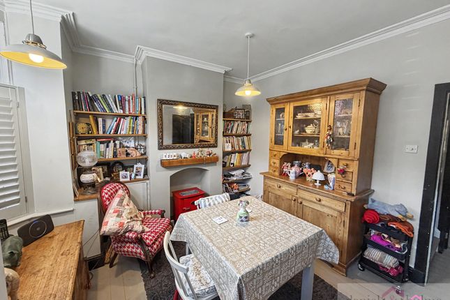 7 Portland Street, Leek photo 3