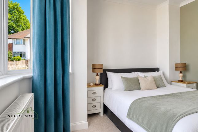 195 Moremead Road, London photo 3