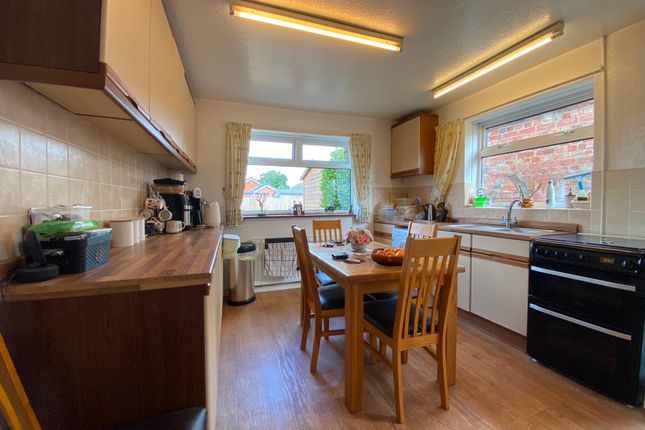 24 Mere Road, Crewe photo 4