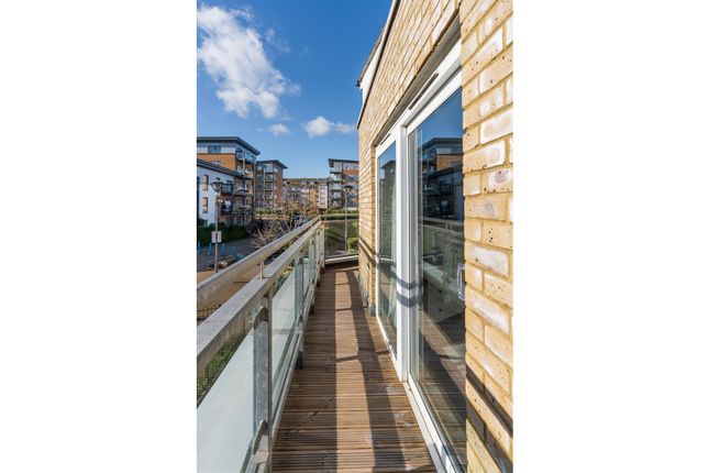 Town house for sale in Spring Promenade, West Drayton