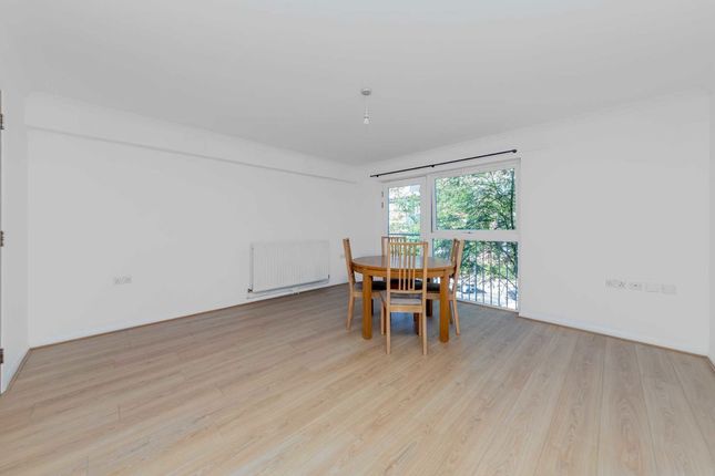 Flat 8, Barrett Court, Jubilee Close, London photo 2