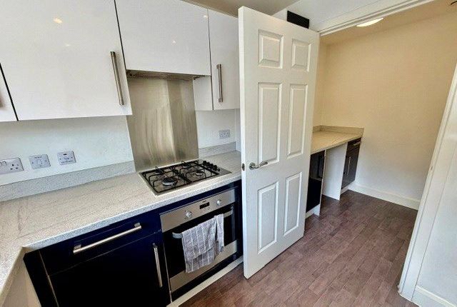 7, Kingsclere Close, Southampton photo 3