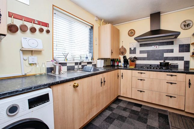 9, Ryefield Avenue, ILKESTON photo 2