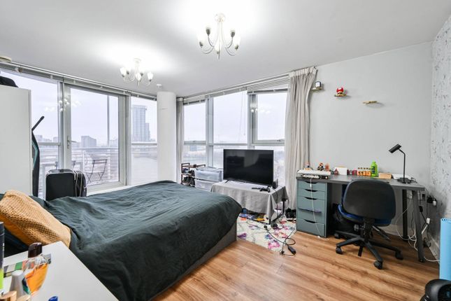 Flat for sale in Switch House, Blackwall Way, Canary Wharf, London