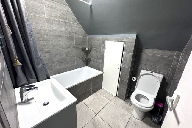 Thumbnail Flat to rent in Gravel Hill, London