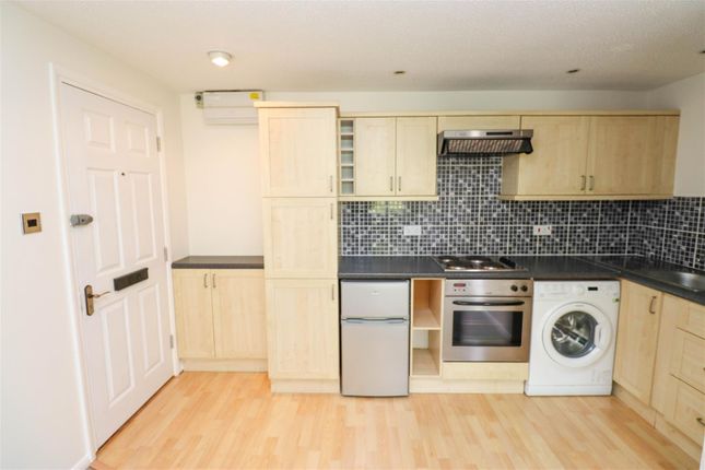 60, Swan Way, Fleet photo 3