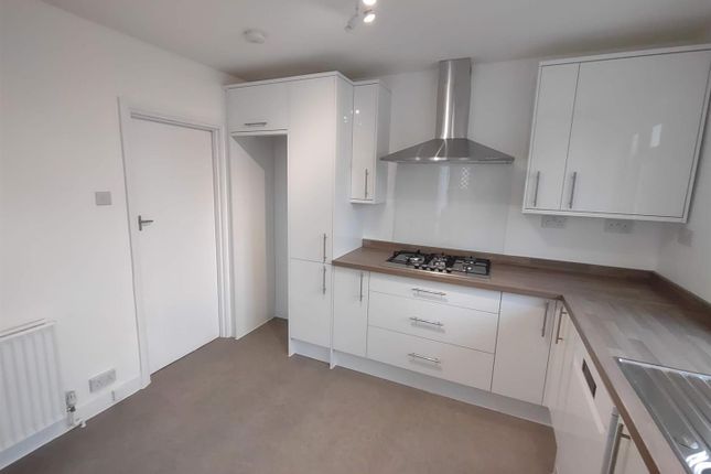 16, Sanderstead Avenue, London photo 4