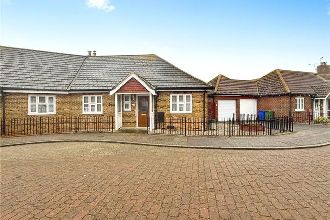 2-bed house on 8, Sharfleet Crescent, Sittingbourne, £300,000