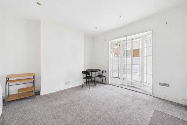 Flat 2, 17 Little Preston Street, Brighton photo 3