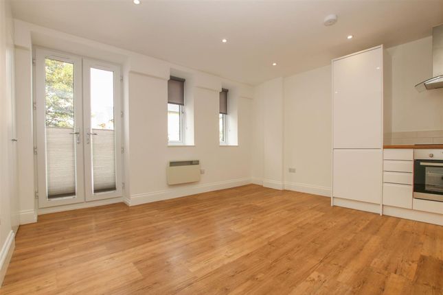 Flat 2, 70 Walton Street, Aylesbury photo 4