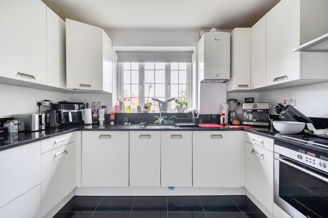 Orchard Court, Worcester Park photo 3